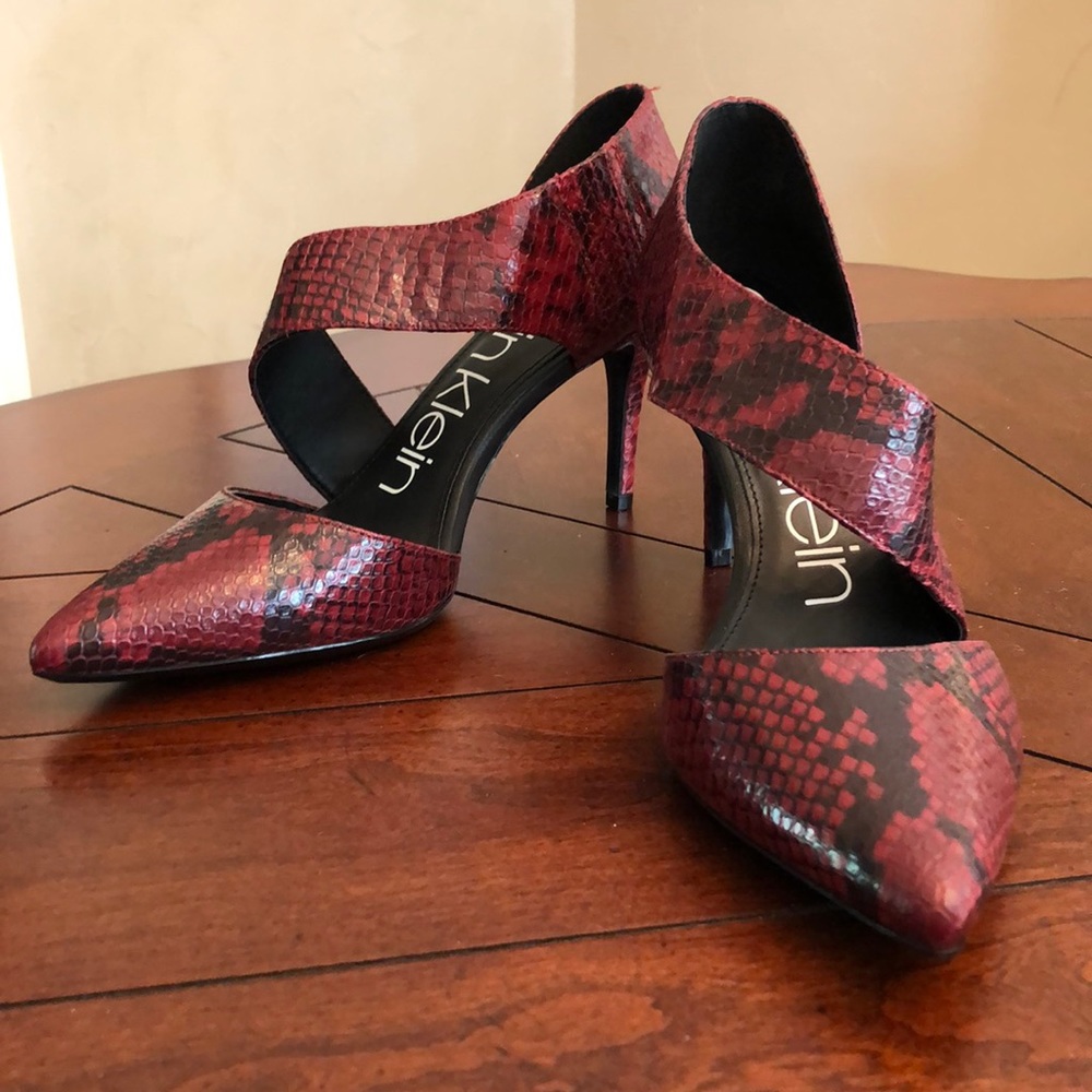 NIB Calvin Klein heels, two tone red/black snake print, size 8.5, no flaws